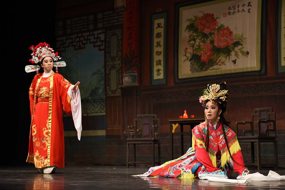 5月1日陳麗香歌仔戲團於嘉義王靈宮五顯帝廟推出《歡喜冤家》。