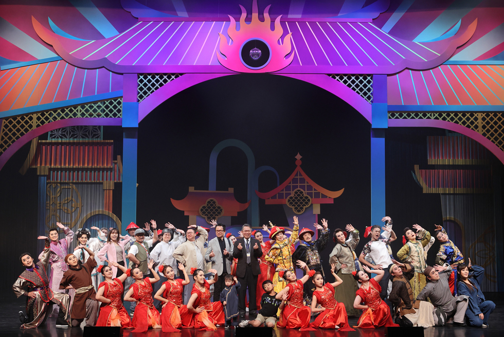 《轉生到異世界成為嘉慶君──發現我的祖先是詐騙集團!》合影2