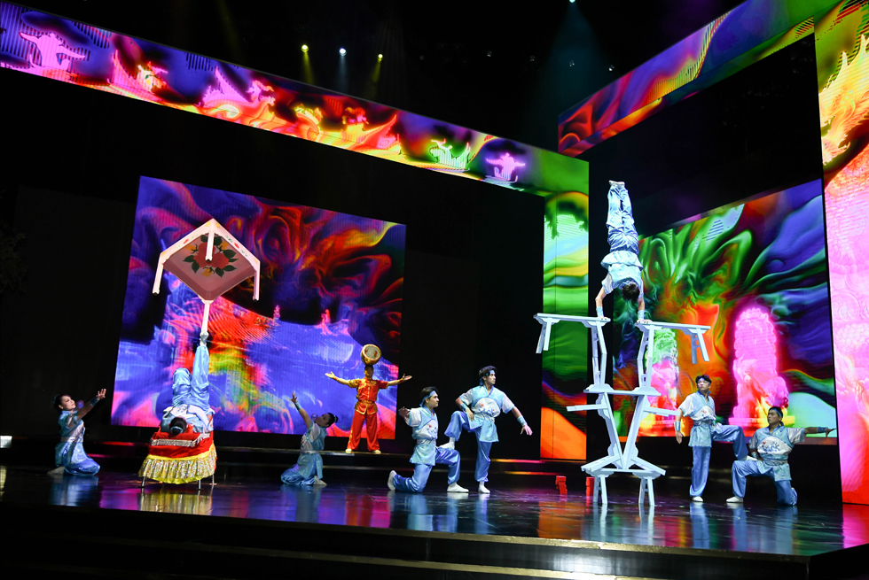 臺灣特技團的特技演出既復古又精彩