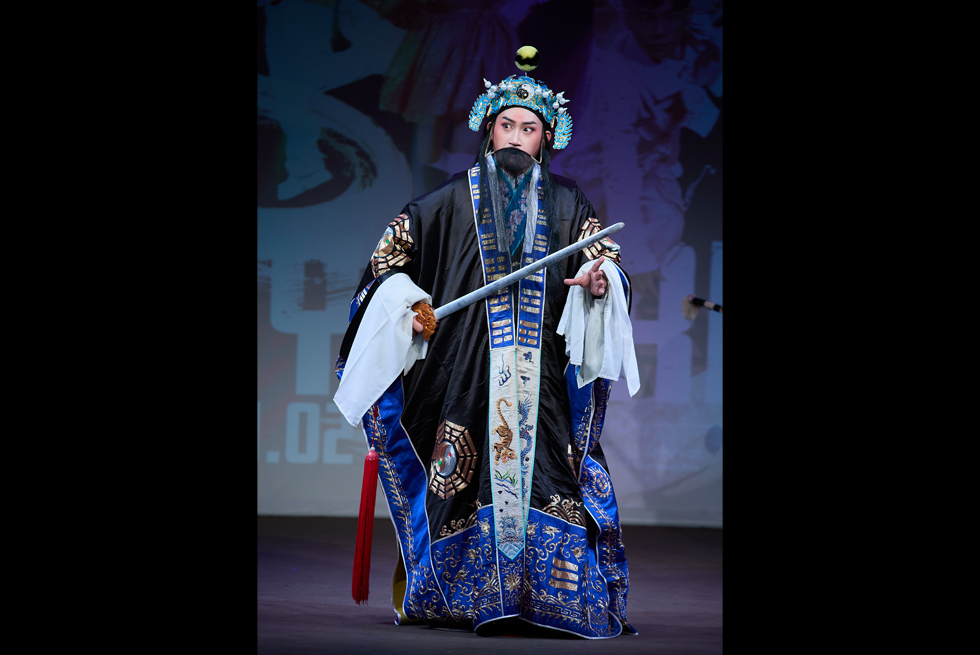 鴻明歌劇團《華容道》新秀吳承恩飾演孔明