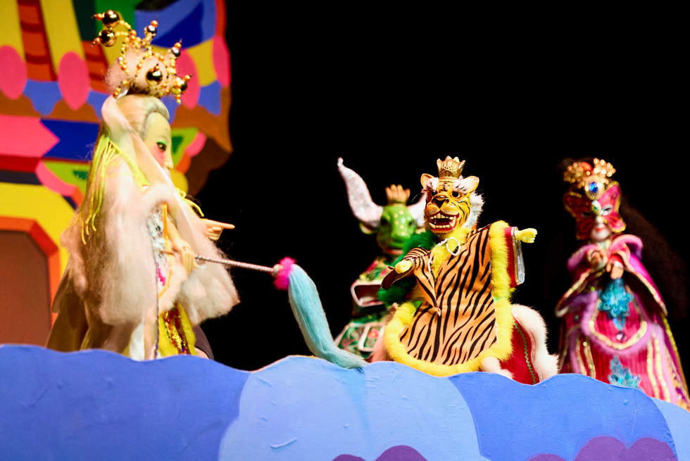 傳藝中心策辦「兒童布袋戲劇本創作推廣計劃」力圖打造兒童專屬布袋戲作品（圖為第一屆特優作品《小虎的實習歷險記》演出照）