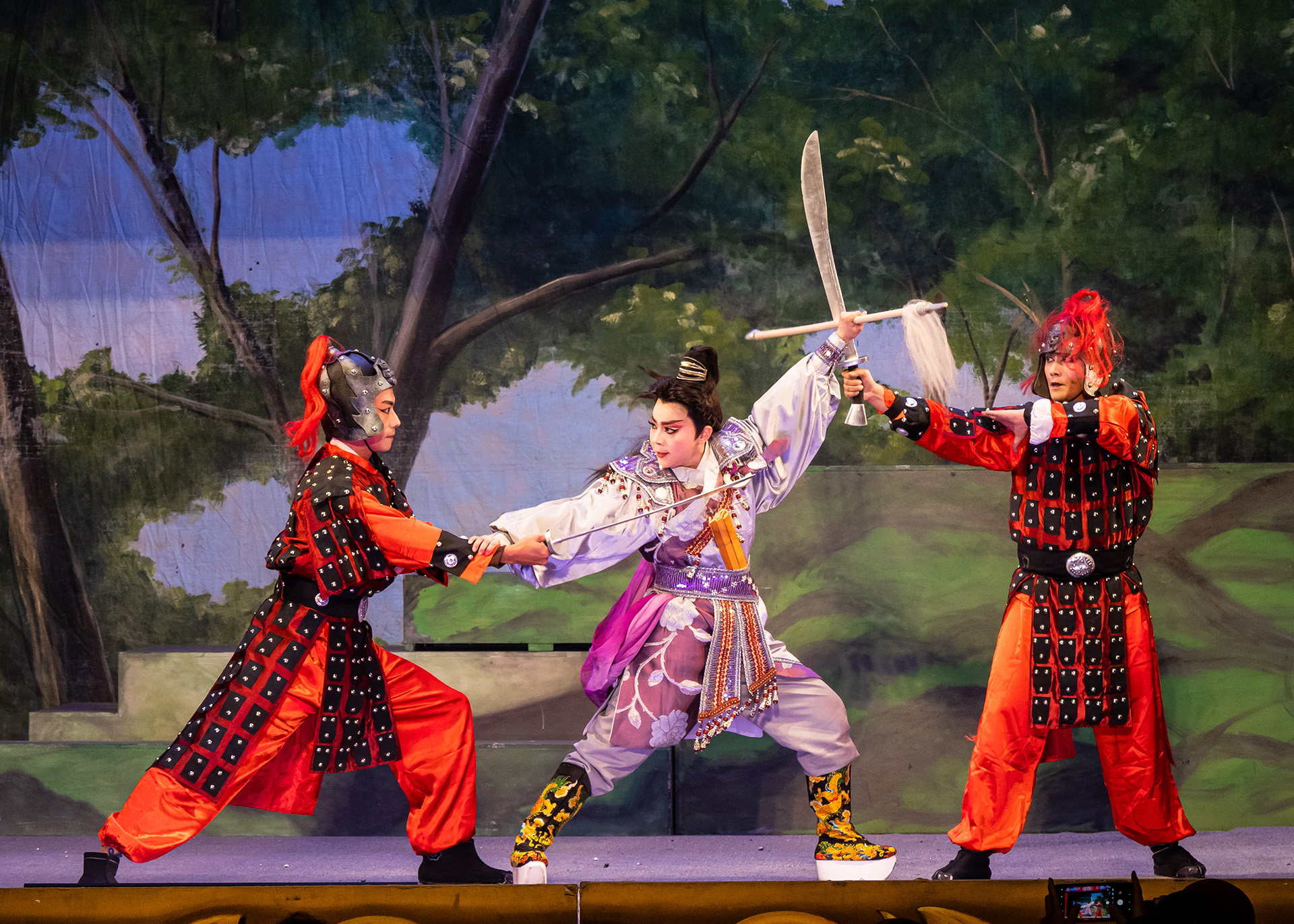 2025年民間戲曲劇藝提升計畫聯演，郭姿蓉（中）在《盤河戰》飾趙子龍。（陳少維攝影）