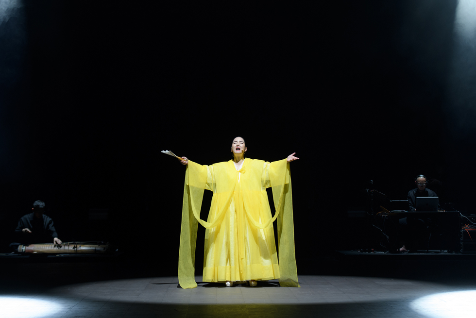 圖說：來自IPKOASON的兩位盤索里歌者，左為李勝熙（Lee, Seung-Hee），右為金素珍（Kim, So-Jin）。