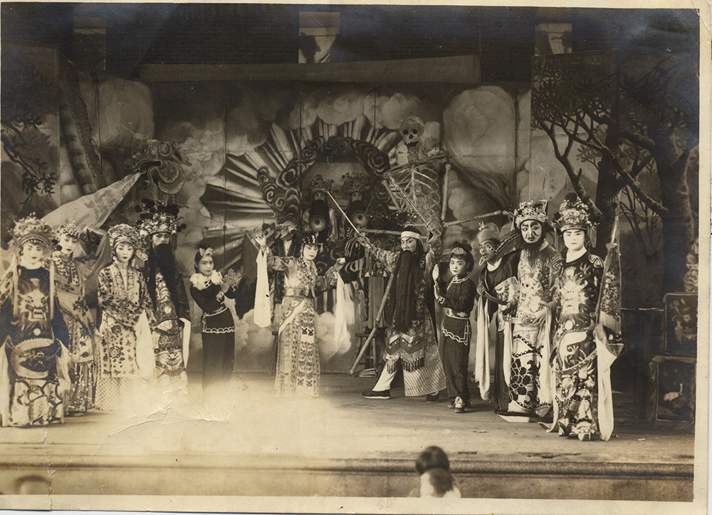 日光歌劇團創辦人羅木生與鄭鳳演出《山伯英台》劇照，鄭鳳提供