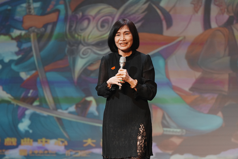 國立傳統藝術中心陳悅宜主任表示拱樂社戲劇王國締造許多前瞻性的紀錄。期待這次《金銀天狗》可以讓當代戲迷體驗戲曲強韌的生命力。